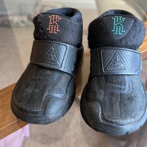 Black Kylie’s size 6c